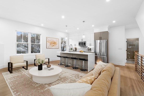 143 Tremont St, Boston, Massachusetts, 4 Bedrooms Bedrooms, 6 Rooms Rooms,4 BathroomsBathrooms,Residential,For Sale,Tremont St,73511374