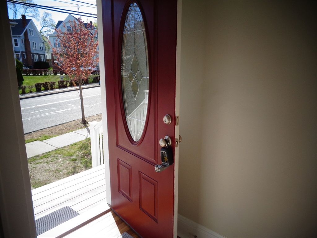 63 Maplewood Street, Watertown, Massachusetts, 2 Bedrooms Bedrooms, 5 Rooms Rooms,1 BathroomBathrooms,Residential Lease,For Rent,Maplewood Street,73511383