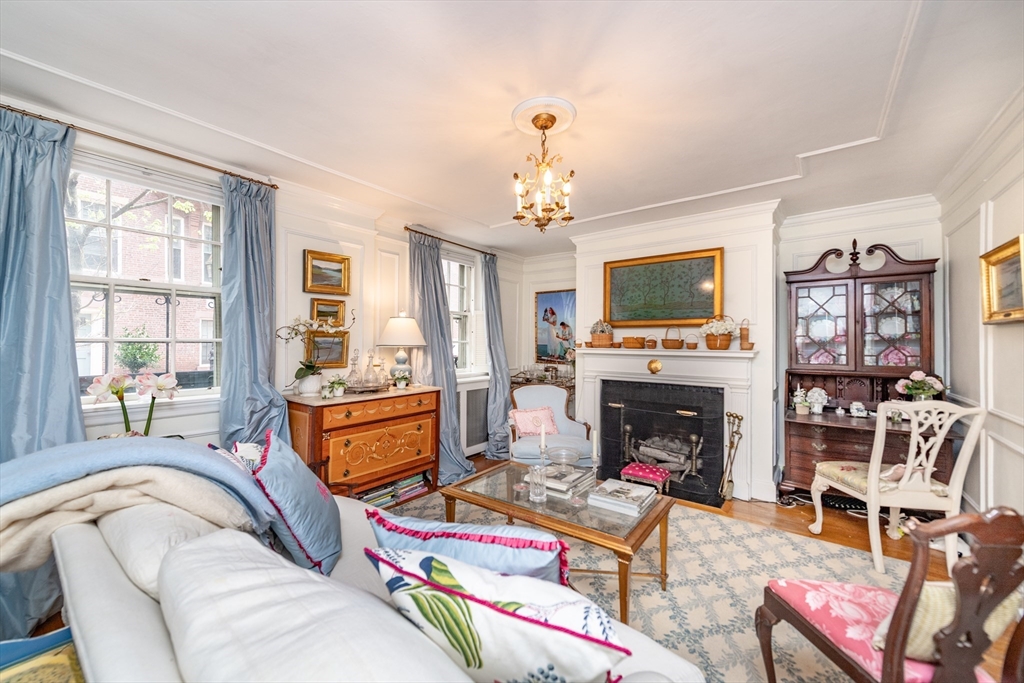 97 Mount Vernon St, Boston, Massachusetts, 2 Bedrooms Bedrooms, 4 Rooms Rooms,1 BathroomBathrooms,Residential,For Sale,Mount Vernon St,73511395