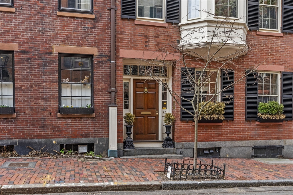 52 Pinckney St, Boston, Massachusetts, 3 Bedrooms Bedrooms, 10 Rooms Rooms,5.5 BathroomsBathrooms,Residential,For Sale,Pinckney St,73511019