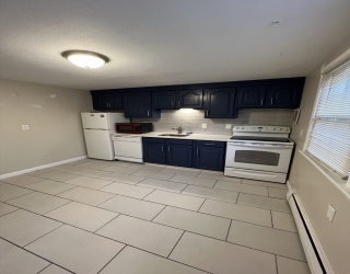 19 Vine, Marblehead, Massachusetts, 2 Bedrooms Bedrooms, 4 Rooms Rooms,1 BathroomBathrooms,Residential Lease,For Rent,Vine,73511406