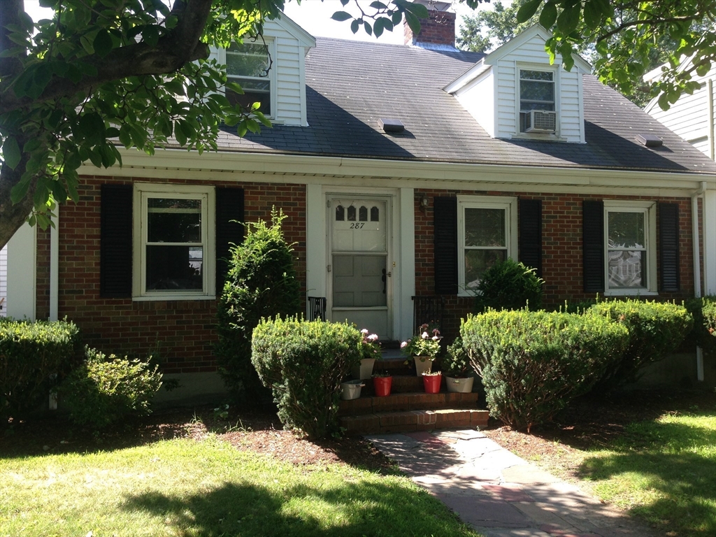 287 Washington St, Belmont, Massachusetts, 4 Bedrooms Bedrooms, 9 Rooms Rooms,2 BathroomsBathrooms,Residential Lease,For Rent,Washington St,73511436