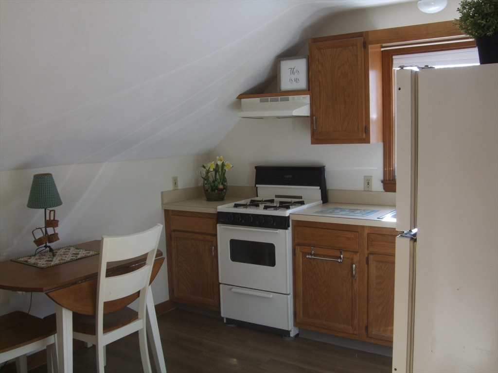 34 Moore Ave, Franklin, Massachusetts, 1 Bedroom Bedrooms, 3 Rooms Rooms,1 BathroomBathrooms,Residential Lease,For Rent,Moore Ave,73511281