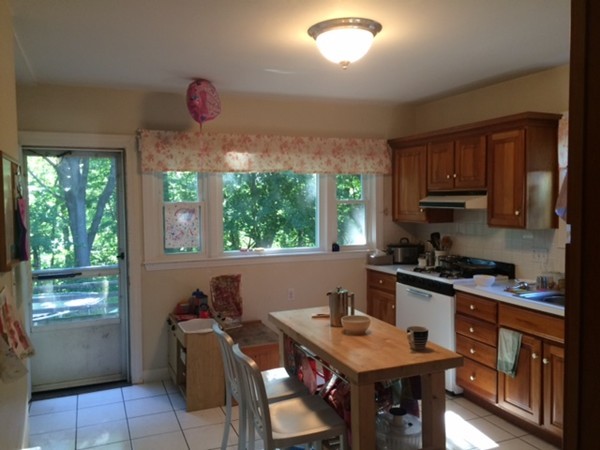 35 Everett Ave, Watertown, Massachusetts, 3 Bedrooms Bedrooms, 7 Rooms Rooms,1 BathroomBathrooms,Residential Lease,For Rent,Everett Ave,73511447