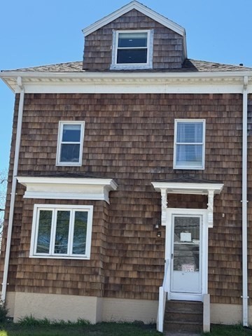 98 Maplewood Ave, Gloucester, Massachusetts, 3 Bedrooms Bedrooms, 5 Rooms Rooms,1 BathroomBathrooms,Residential Lease,For Rent,Maplewood Ave,73511448