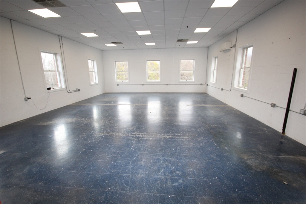 35 Water St., Amesbury, Massachusetts, ,Commercial Lease,For Rent,Water St.,73511470