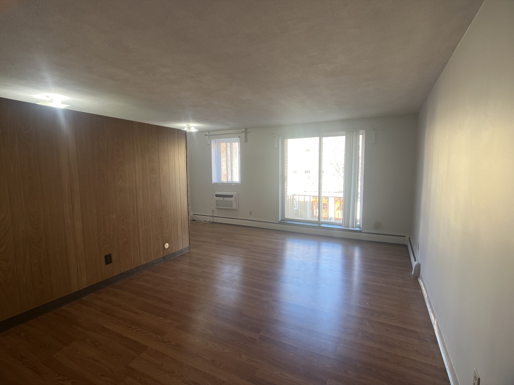 123 Sewall Ave, Brookline, Massachusetts, 1 Bedroom Bedrooms, 4 Rooms Rooms,1 BathroomBathrooms,Residential Lease,For Rent,Sewall Ave,73496447