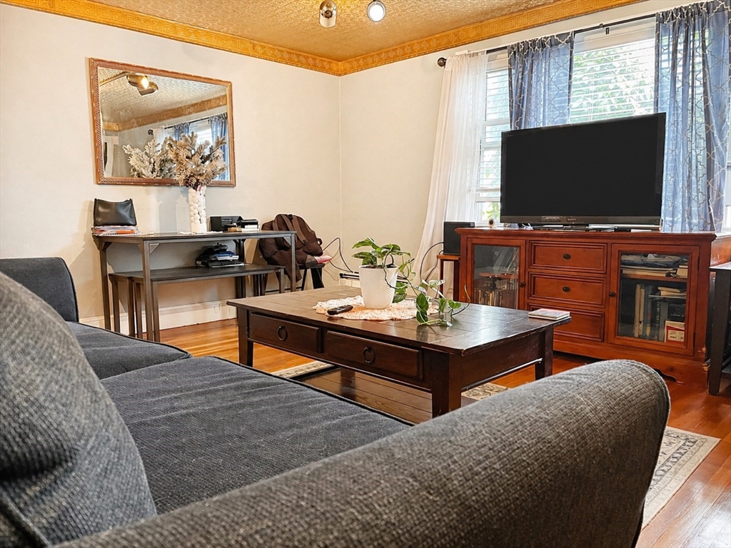 211-213 Pauline Street, Winthrop, Massachusetts, 2 Bedrooms Bedrooms, 6 Rooms Rooms,1 BathroomBathrooms,Residential Lease,For Rent,Pauline Street,73511294