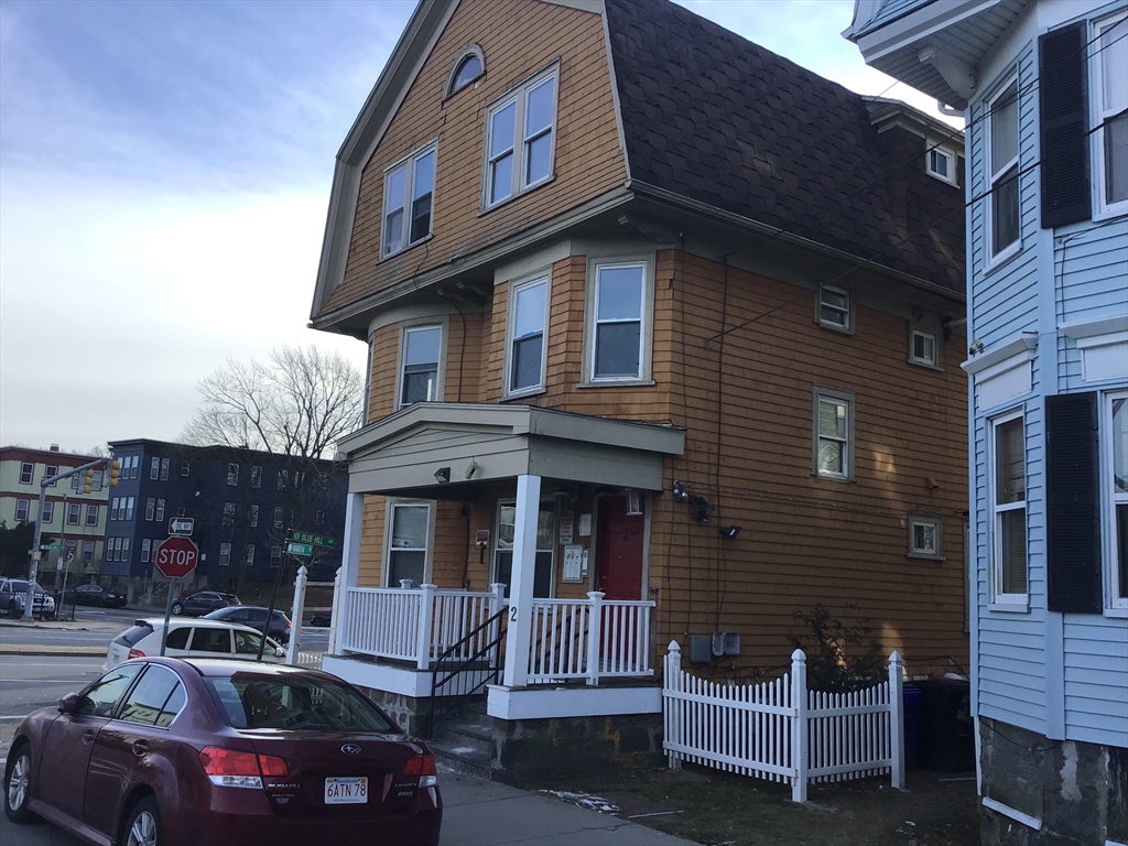 2 Hiawatha Road, Boston, Massachusetts, 11 Bedrooms Bedrooms, 17 Rooms Rooms,3 BathroomsBathrooms,Residential Income,For Sale,Hiawatha Road,73488766