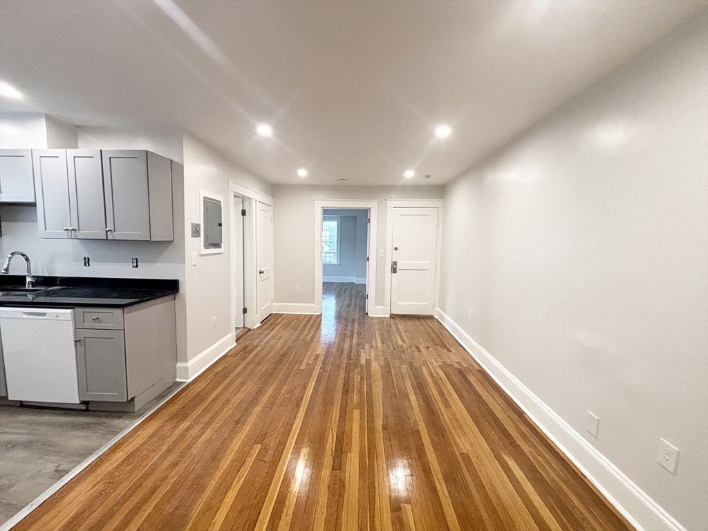 36 Spring Street, Malden, Massachusetts, 3 Bedrooms Bedrooms, 5 Rooms Rooms,1 BathroomBathrooms,Residential Lease,For Rent,Spring Street,73511547