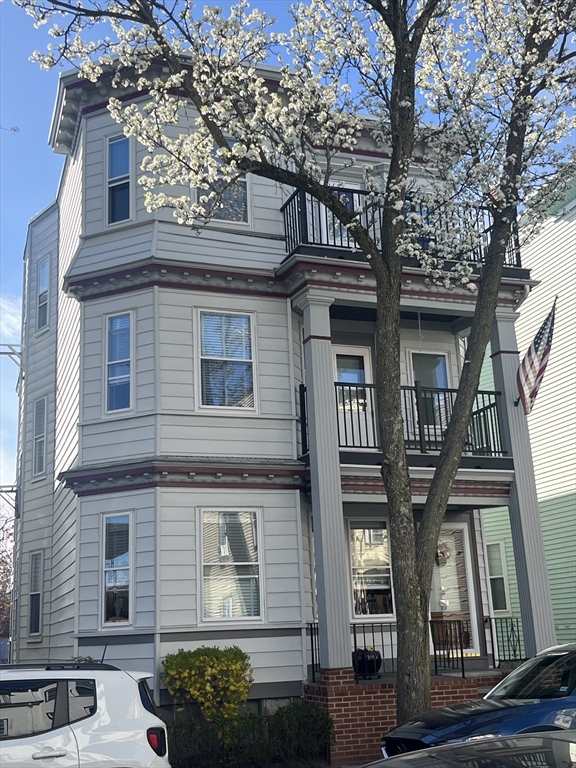 10 Antrim St, Boston, Massachusetts, 2 Bedrooms Bedrooms, 6 Rooms Rooms,1 BathroomBathrooms,Residential Lease,For Rent,Antrim St,73511493