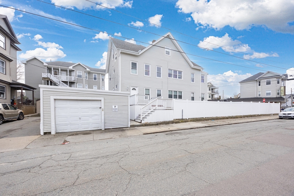 916 County St., Fall River, Massachusetts, 8 Bedrooms Bedrooms, 15 Rooms Rooms,3 BathroomsBathrooms,Residential Income,For Sale,County St.,73496380