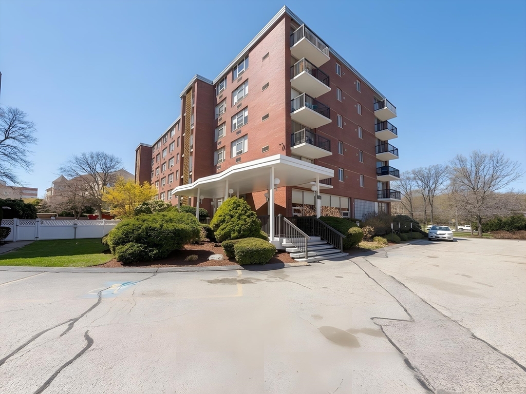 20 Hammond Pond Pkwy, Newton, Massachusetts, 1 Bedroom Bedrooms, 4 Rooms Rooms,1 BathroomBathrooms,Residential Lease,For Rent,Hammond Pond Pkwy,73511532