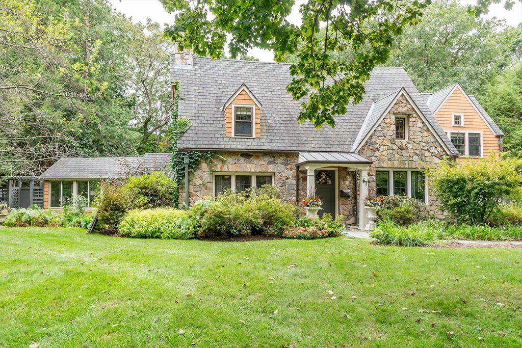 67 Whittier Rd, Wellesley, Massachusetts, 4 Bedrooms Bedrooms, 8 Rooms Rooms,4.5 BathroomsBathrooms,Residential Lease,For Rent,Whittier Rd,73511598