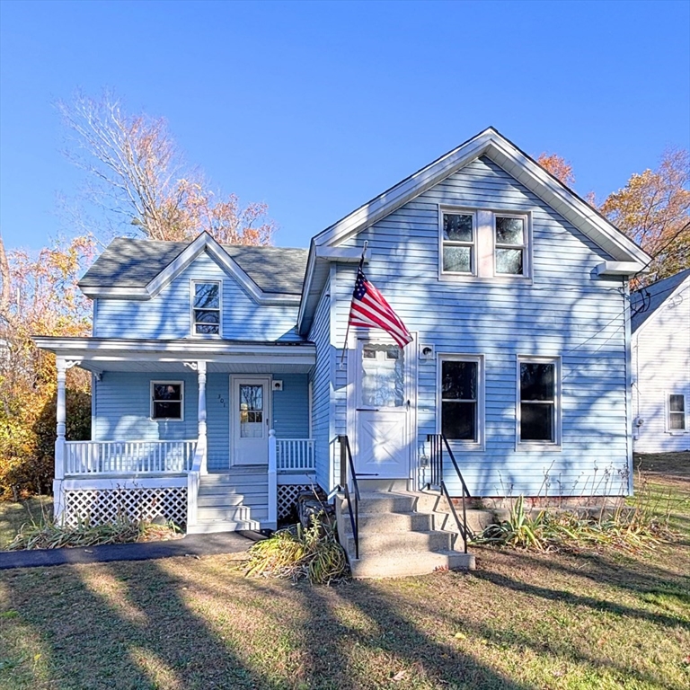 301 Central St, Hudson, Massachusetts, 3 Bedrooms Bedrooms, 6 Rooms Rooms,1 BathroomBathrooms,Residential Lease,For Rent,Central St,73511604