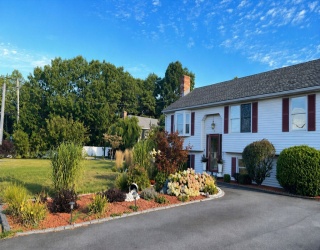 8 Park Cir, Attleboro, Massachusetts, 4 Bedrooms Bedrooms, 7 Rooms Rooms,2 BathroomsBathrooms,Residential,For Sale,Park Cir,73511622