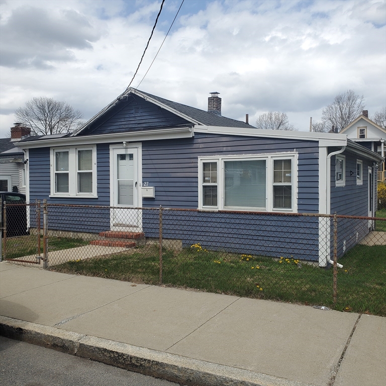 27 Halborn St, Boston, Massachusetts, 2 Bedrooms Bedrooms, 5 Rooms Rooms,1 BathroomBathrooms,Residential,For Sale,Halborn St,73504043