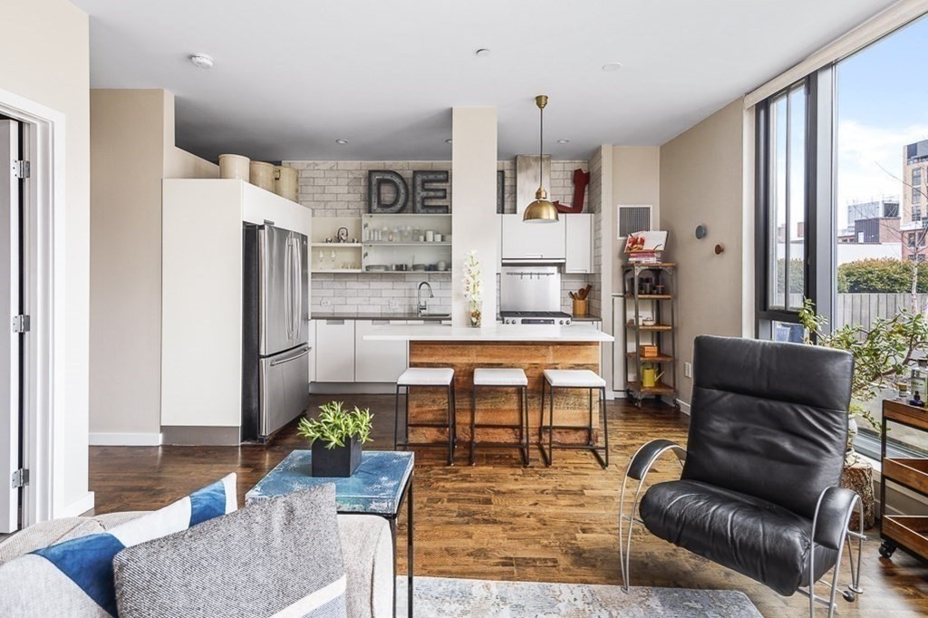 346 Congress Street, Boston, Massachusetts, 1 Bedroom Bedrooms, 2 Rooms Rooms,1.5 BathroomsBathrooms,Residential Lease,For Rent,Congress Street,73511634