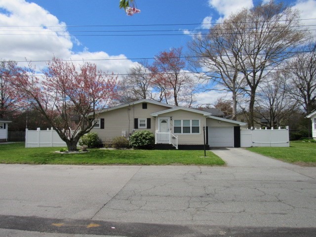 107 Alva St, New Bedford, Massachusetts, 3 Bedrooms Bedrooms, 8 Rooms Rooms,2 BathroomsBathrooms,Residential,For Sale,Alva St,73511549