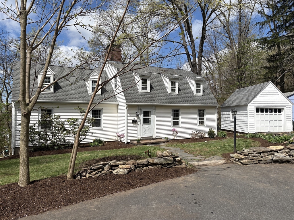12 Pleasant Ct, Amherst, Massachusetts, 4 Bedrooms Bedrooms, 9 Rooms Rooms,3.5 BathroomsBathrooms,Residential,For Sale,Pleasant Ct,73508151