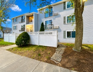 3 Village Rock Ln, Natick, Massachusetts, 1 Bedroom Bedrooms, 4 Rooms Rooms,1 BathroomBathrooms,Residential Lease,For Rent,Village Rock Ln,73511551