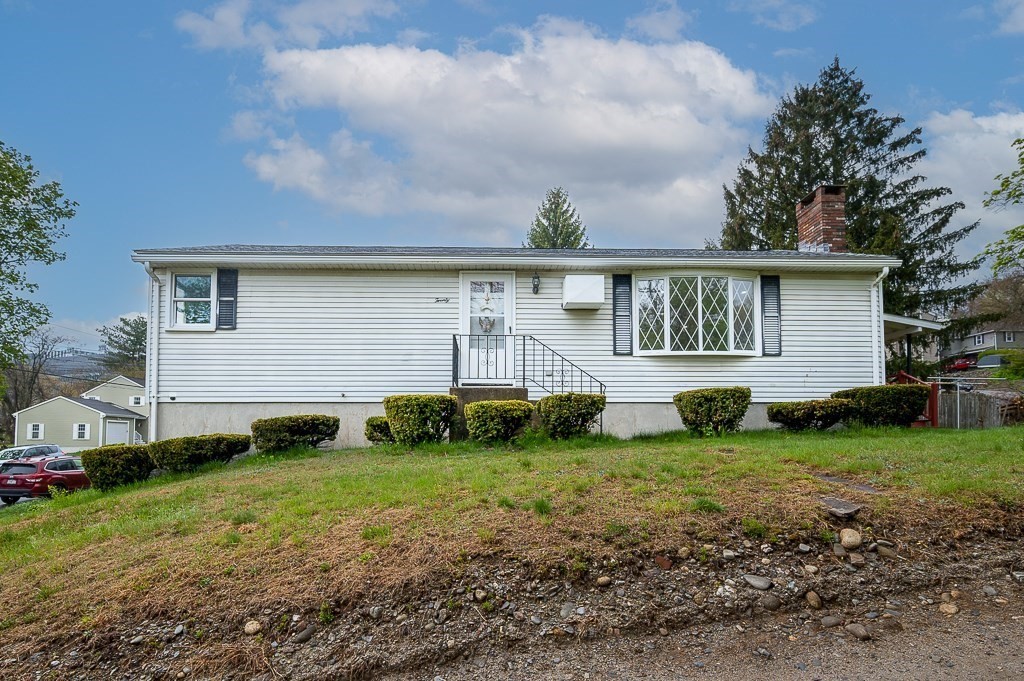 20 Winneconnett Road, Worcester, Massachusetts, 2 Bedrooms Bedrooms, 5 Rooms Rooms,1 BathroomBathrooms,Residential Lease,For Rent,Winneconnett Road,73511324