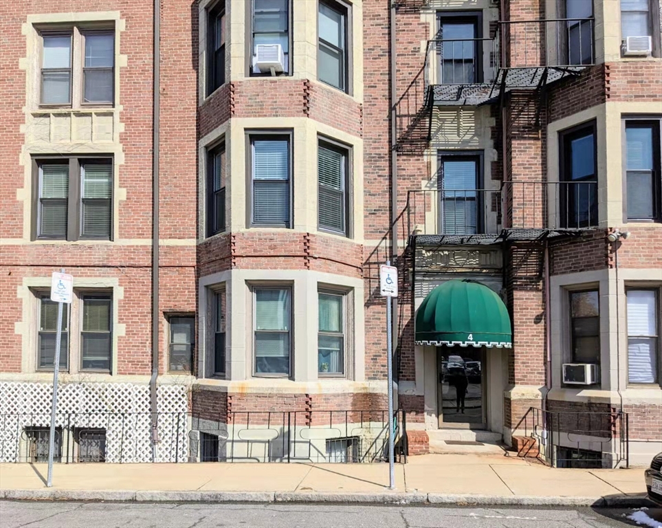 4 Commonwealth Ct, Boston, Massachusetts, 1 Bedroom Bedrooms, 3 Rooms Rooms,1 BathroomBathrooms,Residential Lease,For Rent,Commonwealth Ct,73511567