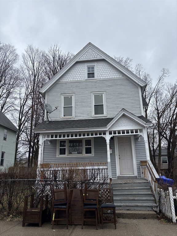 27 Chester St, Springfield, Massachusetts, 5 Bedrooms Bedrooms, 8 Rooms Rooms,1.5 BathroomsBathrooms,Residential,For Sale,Chester St,73496916