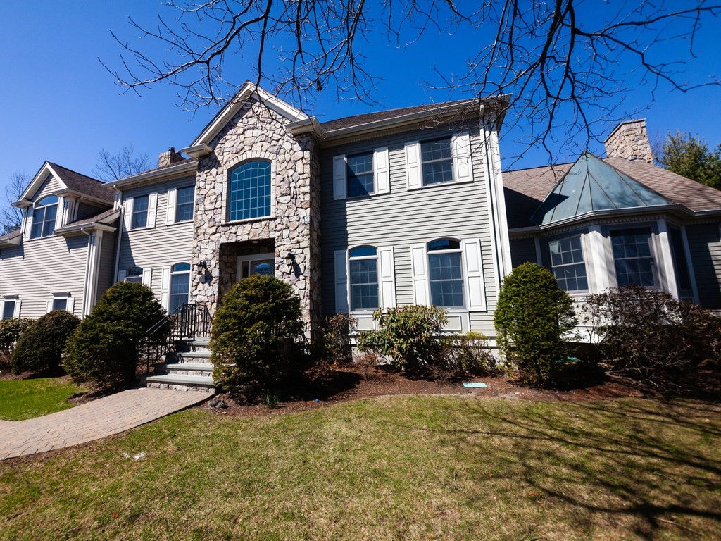 31 Marsh St, Belmont, Massachusetts, 5 Bedrooms Bedrooms, 10 Rooms Rooms,3 BathroomsBathrooms,Residential Lease,For Rent,Marsh St,73511638