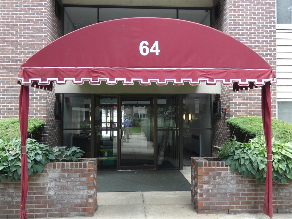 64 Main St, Stoneham, Massachusetts, 2 Bedrooms Bedrooms, 5 Rooms Rooms,1 BathroomBathrooms,Residential Lease,For Rent,Main St,73511651