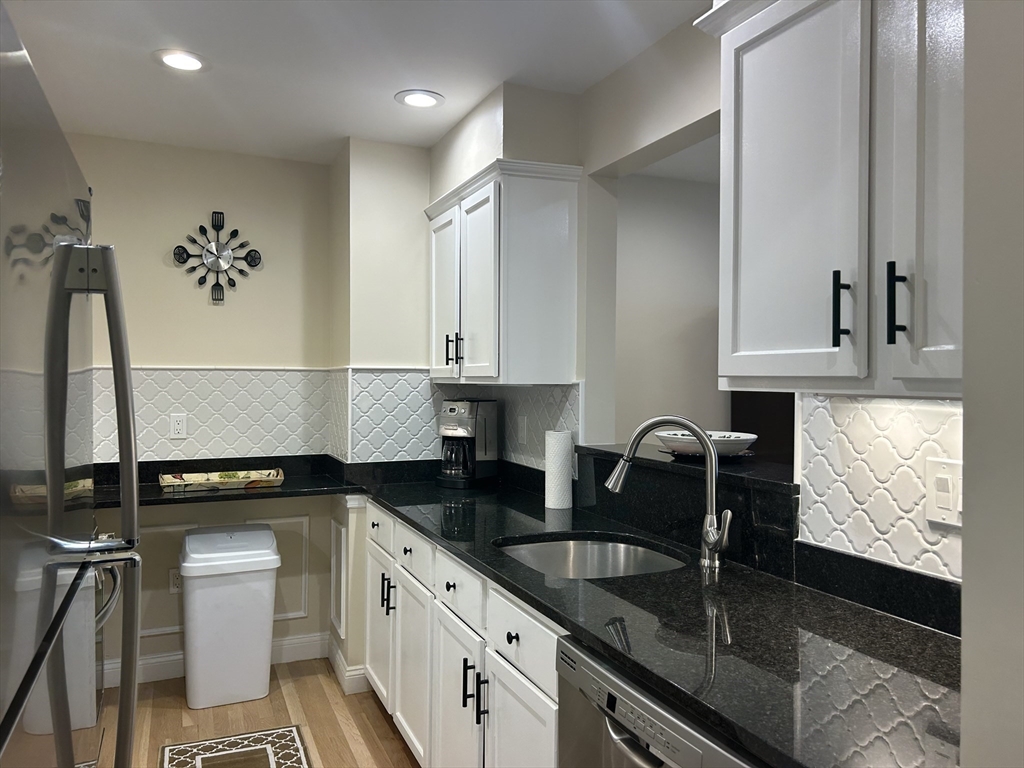 141 Chestnut St, Needham, Massachusetts, 1 Bedroom Bedrooms, 3 Rooms Rooms,1 BathroomBathrooms,Residential Lease,For Rent,Chestnut St,73511674