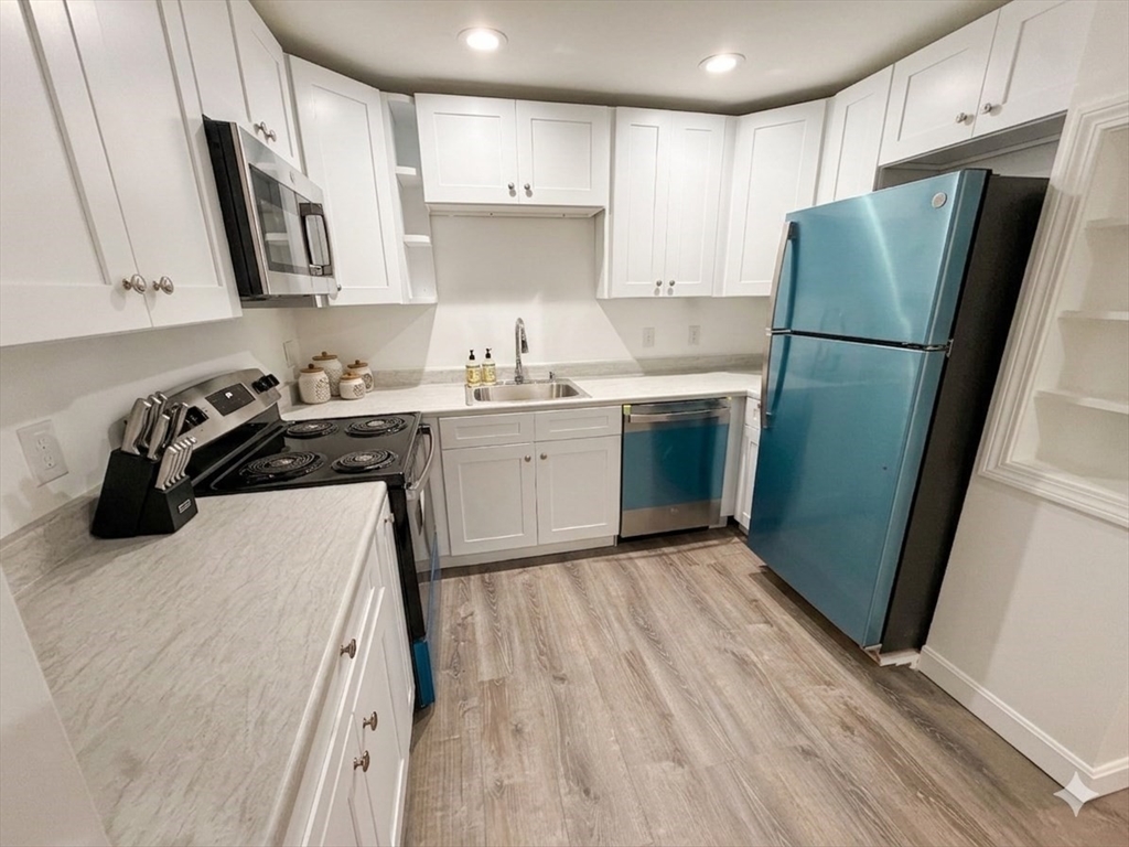 151 Adams St, Waltham, Massachusetts, 2 Bedrooms Bedrooms, 5 Rooms Rooms,1 BathroomBathrooms,Residential Lease,For Rent,Adams St,73511684