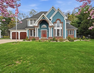 42 Gary Dr, Westfield, Massachusetts, 4 Bedrooms Bedrooms, 9 Rooms Rooms,3.5 BathroomsBathrooms,Residential,For Sale,Gary Dr,73511705