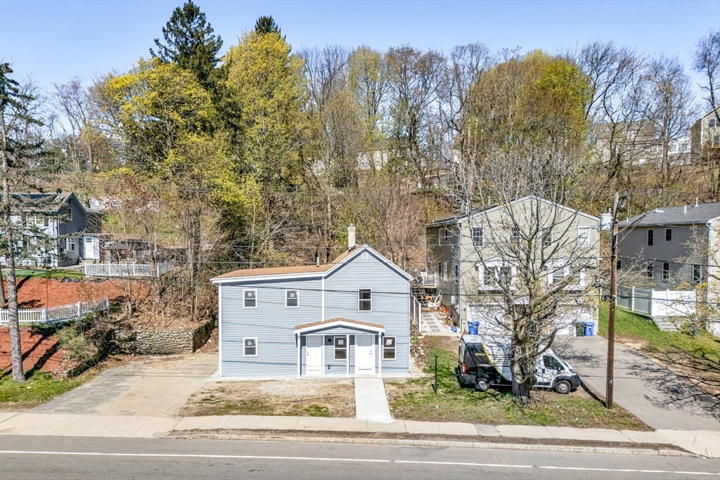 70 Marston Street, Lawrence, Massachusetts, 4 Bedrooms Bedrooms, 8 Rooms Rooms,2 BathroomsBathrooms,Residential Income,For Sale,Marston Street,73511711