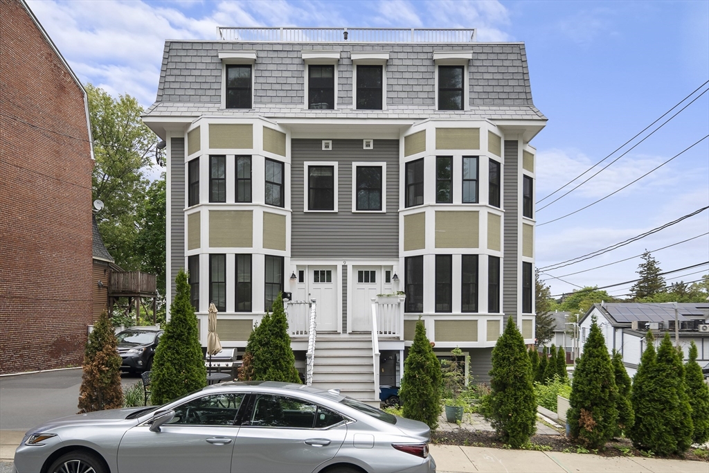 9 Cedar Street, Boston, Massachusetts, 4 Bedrooms Bedrooms, 7 Rooms Rooms,2 BathroomsBathrooms,Residential Lease,For Rent,Cedar Street,73511716