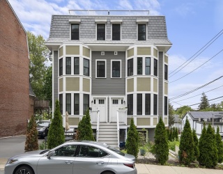 9 Cedar Street, Boston, Massachusetts, 4 Bedrooms Bedrooms, 7 Rooms Rooms,2 BathroomsBathrooms,Residential Lease,For Rent,Cedar Street,73511716