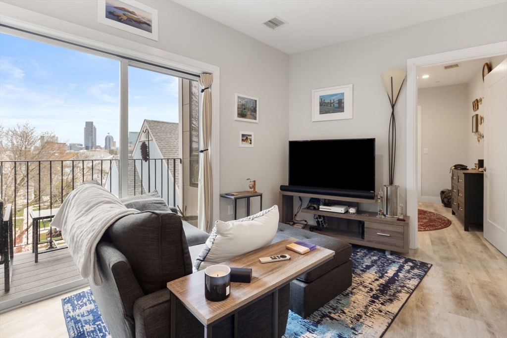 1457 Tremont St, Boston, Massachusetts, 1 Bedroom Bedrooms, 3 Rooms Rooms,1 BathroomBathrooms,Residential Lease,For Rent,Tremont St,73511722
