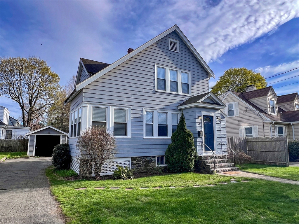 34 Lafayette St, Marblehead, Massachusetts, 2 Bedrooms Bedrooms, 5 Rooms Rooms,1 BathroomBathrooms,Residential Lease,For Rent,Lafayette St,73511724