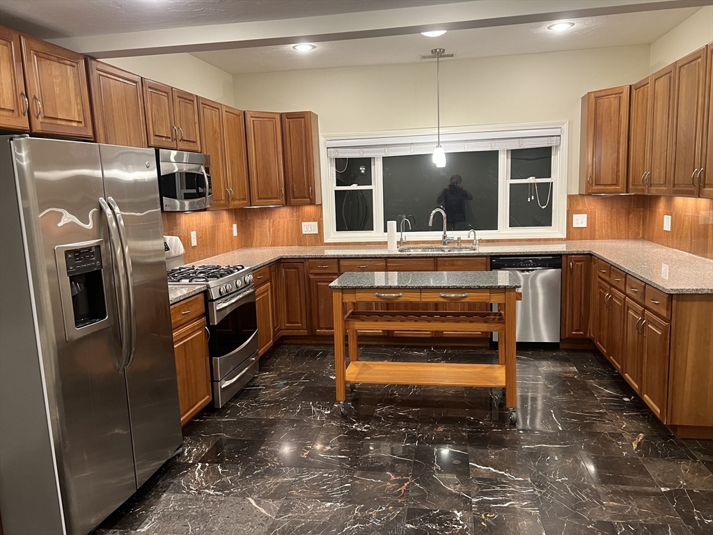 194 Auburn, Newton, Massachusetts, 5 Bedrooms Bedrooms, 10 Rooms Rooms,3 BathroomsBathrooms,Residential Lease,For Rent,Auburn,73511728