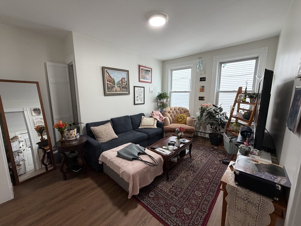 25 Linden Street, Somerville, Massachusetts, 3 Bedrooms Bedrooms, 5 Rooms Rooms,1 BathroomBathrooms,Residential Lease,For Rent,Linden Street,73511730