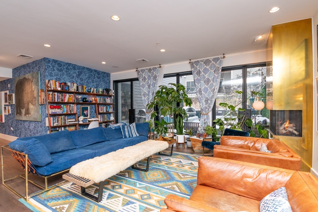 621 East First, Boston, Massachusetts, 2 Bedrooms Bedrooms, 4 Rooms Rooms,2 BathroomsBathrooms,Residential Lease,For Rent,East First,73511736