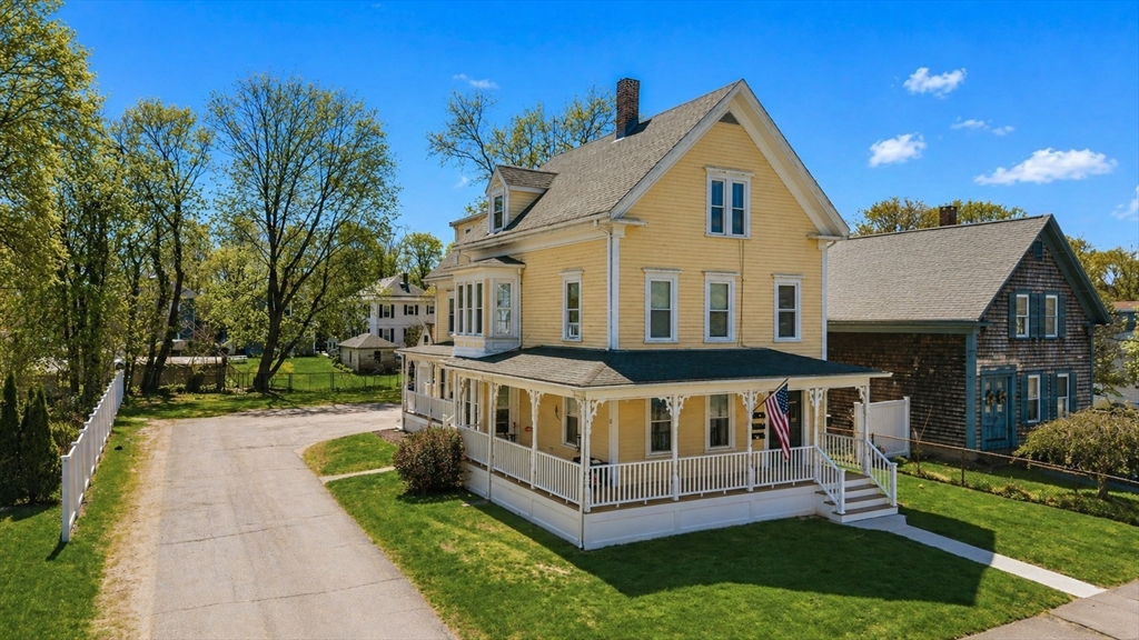 10 Barrows Street, Middleboro, Massachusetts, 8 Bedrooms Bedrooms, 14 Rooms Rooms,3 BathroomsBathrooms,Residential Income,For Sale,Barrows Street,73511738
