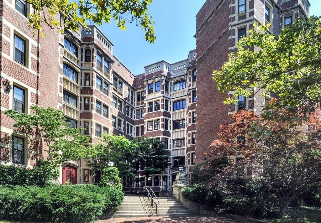 992 Memorial Dr, Cambridge, Massachusetts, 2 Bedrooms Bedrooms, 5 Rooms Rooms,1 BathroomBathrooms,Residential Lease,For Rent,Memorial Dr,73505563