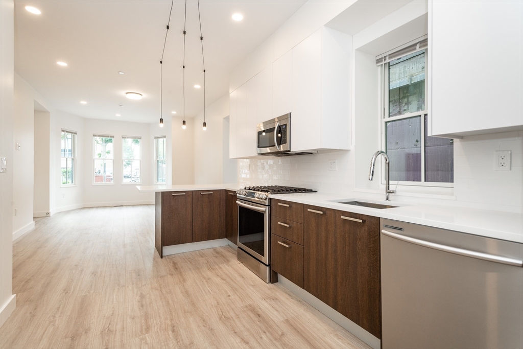 1474 Tremont Street, Boston, Massachusetts, 2 Bedrooms Bedrooms, 4 Rooms Rooms,2 BathroomsBathrooms,Residential Lease,For Rent,Tremont Street,73511766