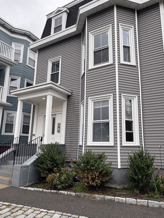 755 Somerville Ave, Somerville, Massachusetts, 3 Bedrooms Bedrooms, 4 Rooms Rooms,1 BathroomBathrooms,Residential Lease,For Rent,Somerville Ave,73511773