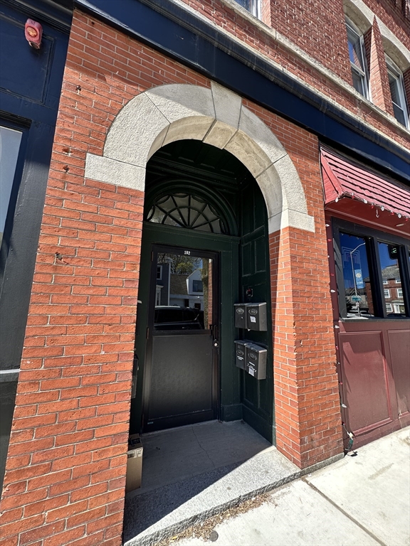 100 Cabot, Beverly, Massachusetts, 1 Bedroom Bedrooms, 3 Rooms Rooms,1 BathroomBathrooms,Residential Lease,For Rent,Cabot,73511775