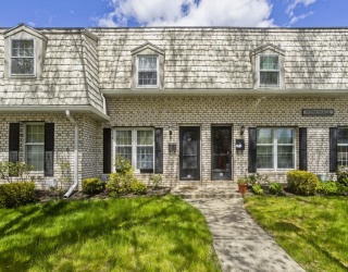 70 Corey Colonial, Agawam, Massachusetts, 2 Bedrooms Bedrooms, 4 Rooms Rooms,1.5 BathroomsBathrooms,Residential,For Sale,Corey Colonial,73510288