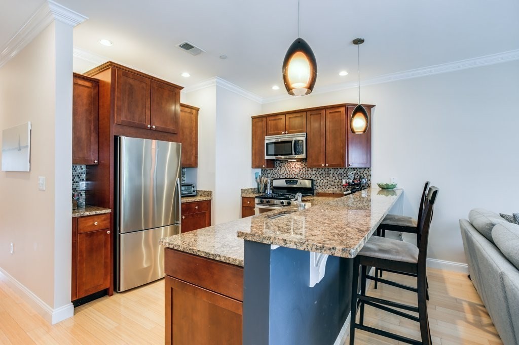 18-20 Knowlton St, Boston, Massachusetts, 2 Bedrooms Bedrooms, 4 Rooms Rooms,2 BathroomsBathrooms,Residential Lease,For Rent,Knowlton St,73511822