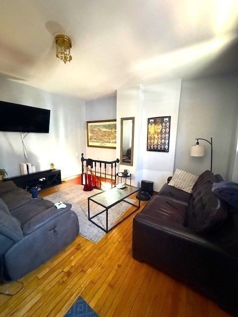 281 E, Boston, Massachusetts, 2 Bedrooms Bedrooms, 6 Rooms Rooms,1 BathroomBathrooms,Residential Lease,For Rent,E,73511845