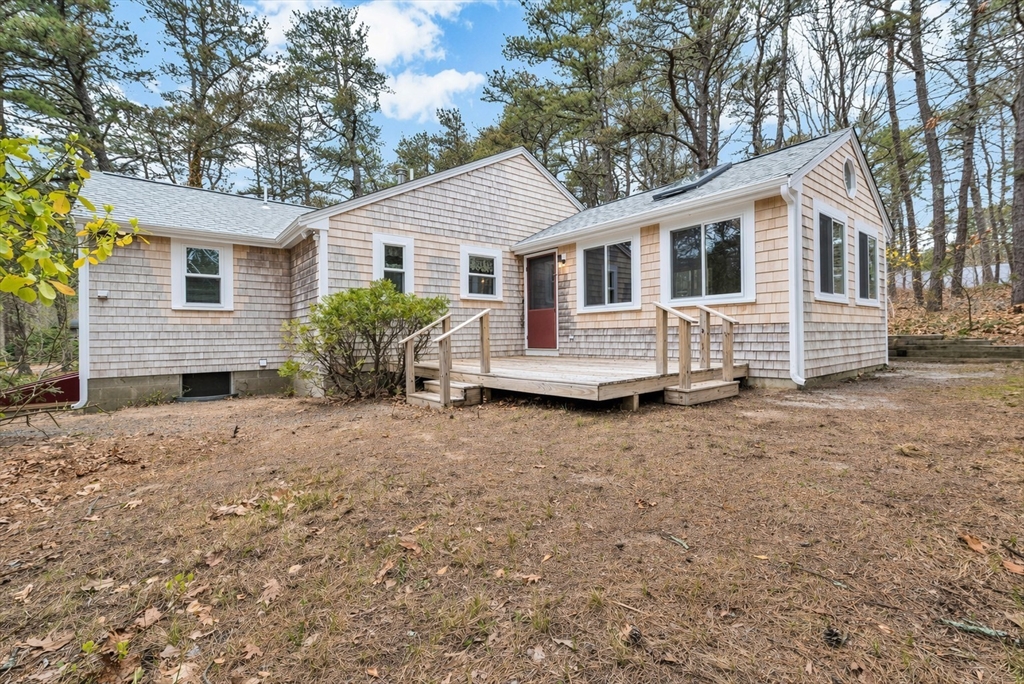 10 Bartlett Rd, Wellfleet, Massachusetts, 3 Bedrooms Bedrooms, 5 Rooms Rooms,2 BathroomsBathrooms,Residential,For Sale,Bartlett Rd,73511850